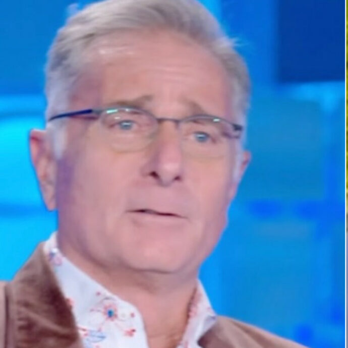 Paolo Bonolis e la rissa con Gianni Morandi: “Così mi spacchi una gamba”. Il fallo e il pugno “dritto al mento”