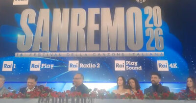 Copertina di “Achille Lauro non ha presentato Fedez per evitare l’incontro? Casuale, un refuso di una vecchissima scaletta”: Carlo Conti risponde sul “giallo” del cambio all’ultimo secondo