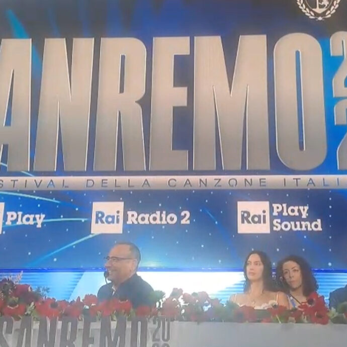 “Achille Lauro non ha presentato Fedez per evitare l’incontro? Casuale, un refuso di una vecchissima scaletta”: Carlo Conti risponde sul “giallo” del cambio all’ultimo secondo