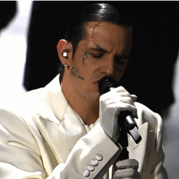 Sanremo 2026, il ‘giallo’ della scaletta: Achille Lauro doveva presentare Fedez, poi il cambio all’ultimo secondo “per evitare l’incontro”