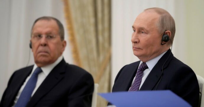 Mosca: “Non c’è fretta per la pace”. Orbán pressa Kiev