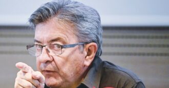 Copertina di Mélenchon sa di non avere chance per l’Eliseo ma fa opposizione: qui la scena a sinistra è grottesca