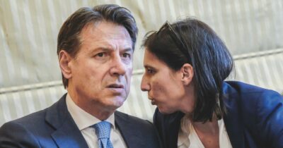 Copertina di Legge elettorale, le opposizioni unite: “Rischi di incostituzionalità”. A sinistra il nodo leader di coalizione