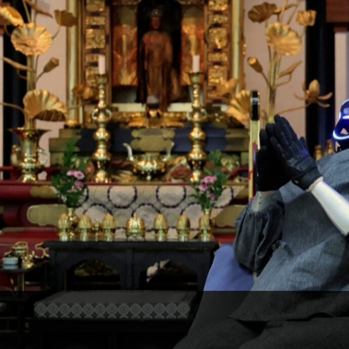 Arriva Buddharoid, il “monaco” robot: “Vi ascolto e vi trasmetto gli insegnamenti del Buddismo”