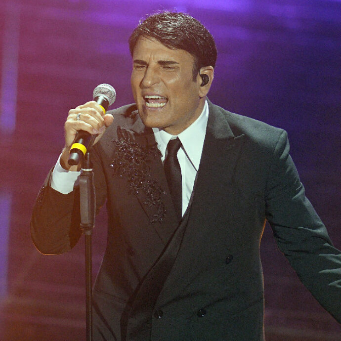 “Quando mio figlio aveva la meningite pregavo la Madonnina: se lo salvi smetto di cantare. Stavo per giurare, poi…”: quando Sal Da Vinci raccontò il suo voto