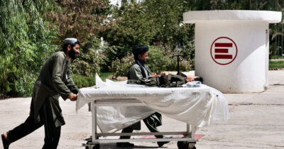 Copertina di Guerra Afghanistan-Pakistan, Emergency: “Svegliati di notte dalle bombe. La popolazione teme un ritorno al passato”