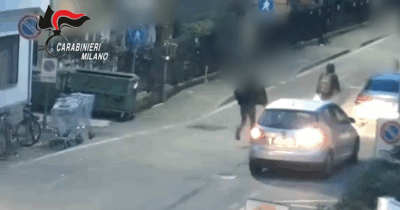 Copertina di Accoltella il cognato in strada, incastrato dalle telecamere: il video dell’aggressione