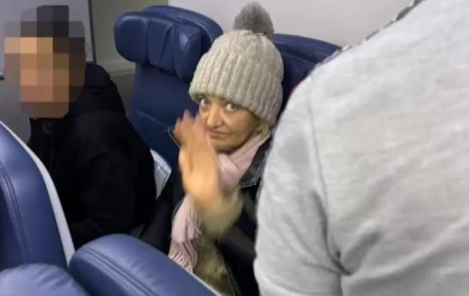 “Ha superato i controlli senza passaporto né biglietto e si è imbarcata sull’aereo nascondendosi in bagno”: fermata a Malpensa