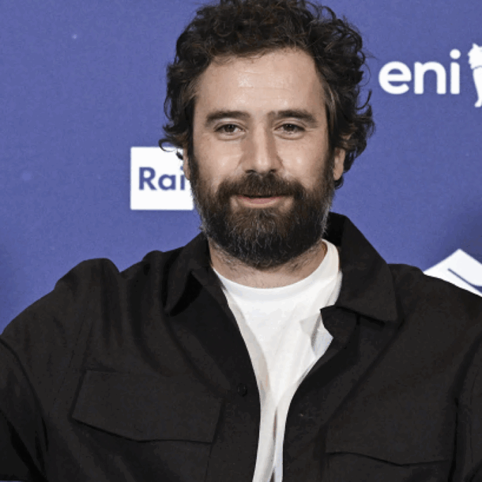 “Quando è uscito il verdetto della mia Top 5 il mio manager e la mia compagna sono andati a brindare, io sono andato a letto”: lo rivela Tommaso Paradiso a Sanremo 2026