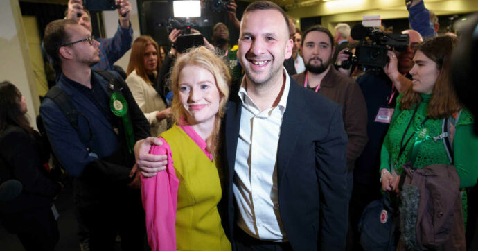 Regno Unito, come Zack Polanski ha trasformato i Verdi in una formazione eco-populista che raccoglie consensi