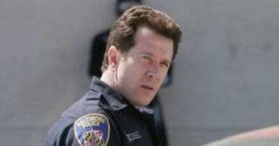 Copertina di Addio a Bobby J. Brown, è morto in un incendio l’attore di “The Wire” e “Law & Order”