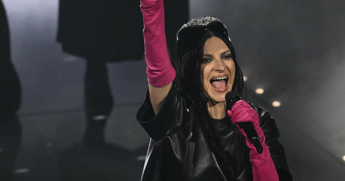 Sanremo 2026, le pagelle della serata cover: la mazzata arriva verso l’una con Vincenzo Schettini (3), Pausini ormai conduce da sola (6+), Elettra Lamborghini e Las Ketchup tanta simpatia (5+)