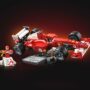 Copertina di Lego Icons, la Ferrari F2004 di Michael Schumacher rivive in mattoncini