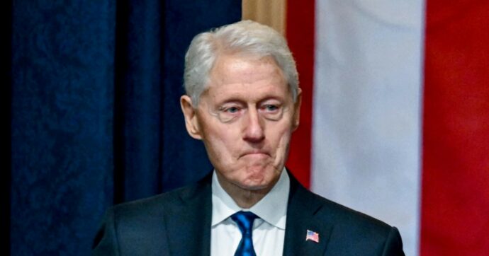 Clinton: “Io non ho visto niente”