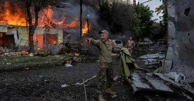 Copertina di “Volevo raccontare il fronte, ma Zelensky mi ha cacciato”