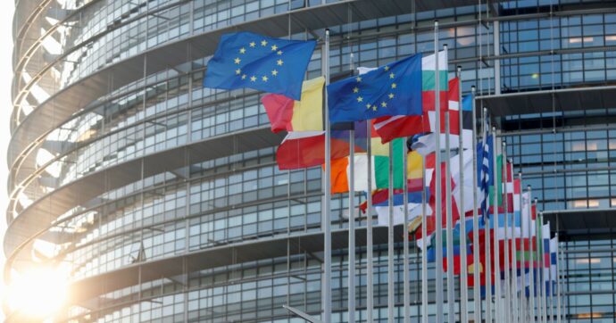 La direttiva anticorruzione è legge: via libera del Consiglio Ue al testo che obbliga a punire l’abuso d’ufficio