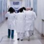 Copertina di Liste d’attesa, i dati per Regione: visite ed esami ancora in ritardo per 2,8 milioni d’italiani. In ritardo due colonscopie urgenti su tre