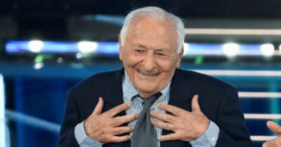 Copertina di Mogol: “Il passaggio in elicottero? Era un’emergenza, altrimenti non avrei partecipato alla festa dei Vigili del fuoco”