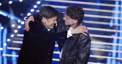 Copertina di “Mio padre Gianni Morandi non voleva duettare con me, diceva ‘Ti daranno del raccomandato, poi ti rovini'”: il retroscena di Tredici Pietro su Sanremo