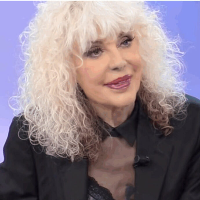 “Ingrassa, sei troppo magra”: è bufera per la frase di Donatella Rettore ad Arisa. La reazione del web: “I commenti sul peso delle persone hanno stufato”