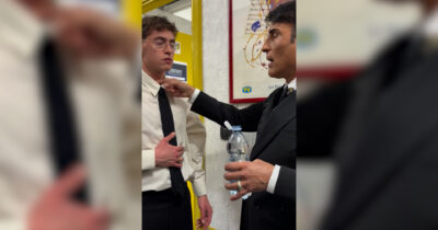 Copertina di Sal Da Vinci fa riscaldare la voce a Tredici Pietro: “Spingi qua, mai qua”. Il training dietro le quinte – Video