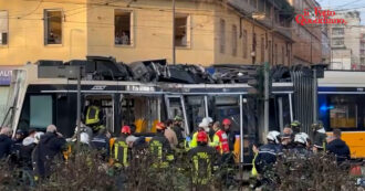 Copertina di Tram deragliato a Milano, il mezzo finisce accartocciato contro un muro: le prime immagini dei soccorsi – Video