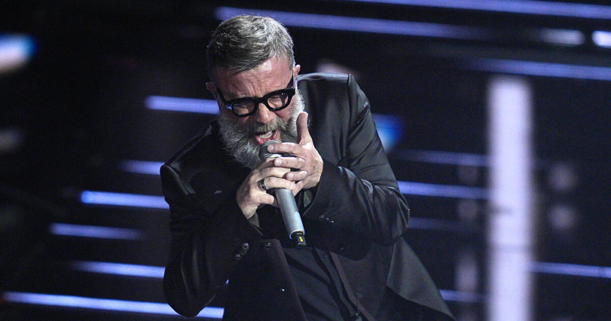 “Marco Masini era disperato, poi trovò il coraggio di venire da me e farsi un impianto di capelli artificiali. Ne ha tremila, sono fatti in Giappone”: parla il dottor Fusco