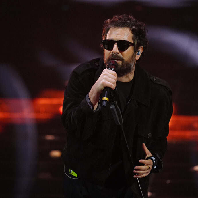 Sanremo 2026, chi vince secondo l’oroscopo: Tommaso Paradiso (Cancro) è il favorito assoluto dalle stelle. Eddie Brock è la sorpresa cosmica, serata in salita per i segni di Fuoco