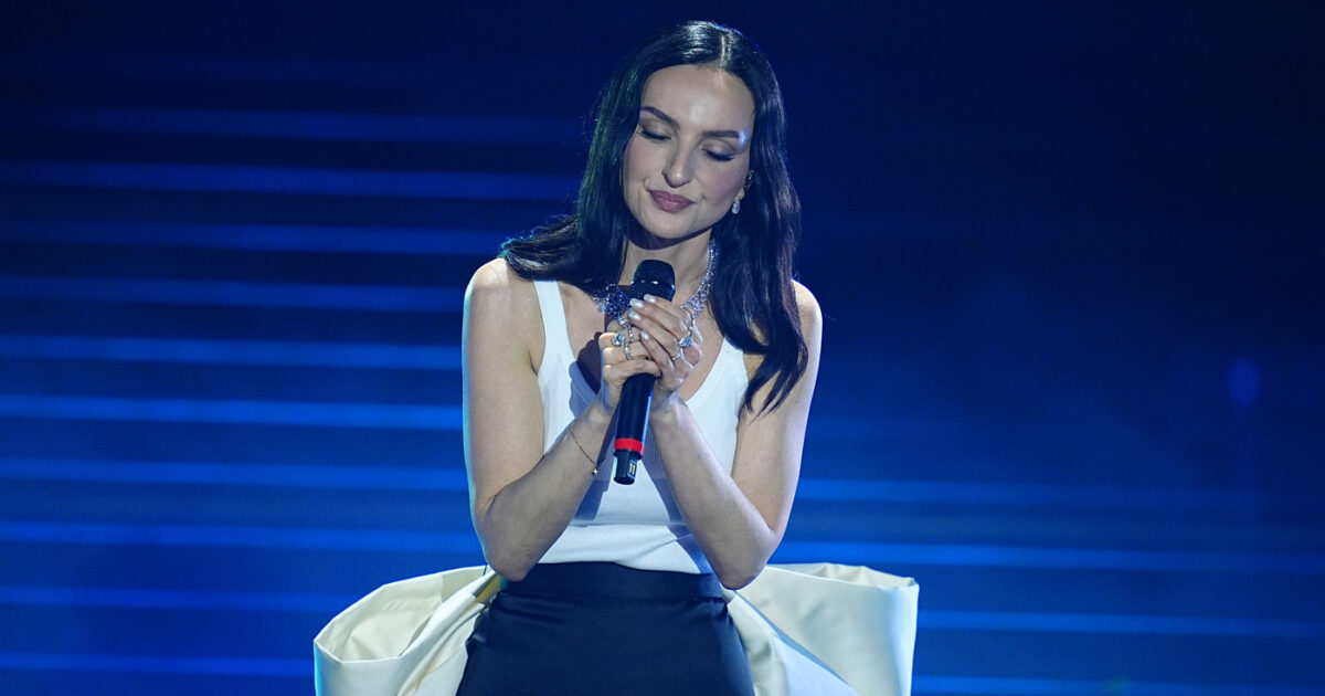 “Canzonissima? Ho bisogno di lavorare perché mi autoproduco. Dopo una super litigata con il mio ex fidanzato è nata la canzone ‘Il tuo profumo’”: parla Arisa