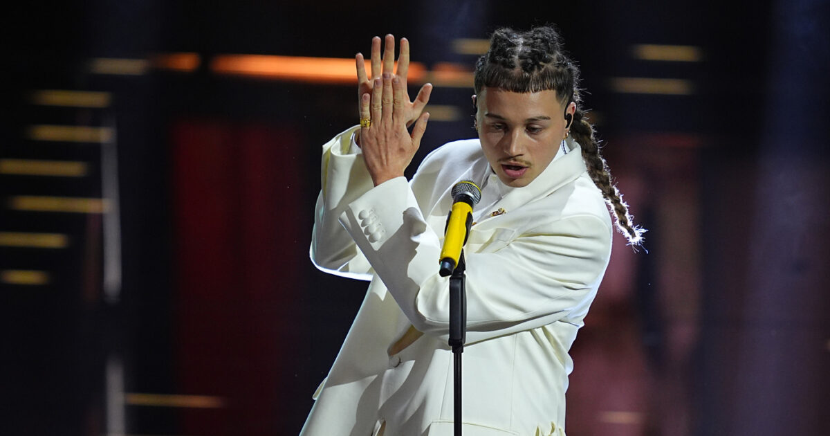 “Arrivare secondo a Sanremo è un po’ come perdere ai rigori. La canzone di Sal Da Vinci? Mi piace tanto”: parla Sayf