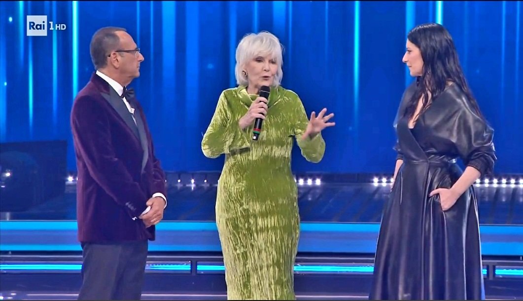 giovani sentitevi liberi dal giudizio caterina caselli riceve il premio alla carriera a sanremo 2026 da Ilfattoquotidiano.it giovani sentitevi liberi dal giudizio caterina caselli riceve il premio alla carriera a sanremo 2026