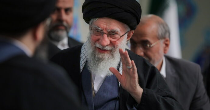 L’ascesa al potere, l'”Asse della resistenza” e la repressione: chi è Khamenei, Guida suprema dell’Iran per 37 anni