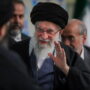Copertina di L’ascesa al potere, l'”Asse della resistenza” e la repressione: chi era Khamenei, Guida suprema dell’Iran per 37 anni