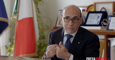 Copertina di Il Ponte sullo Stretto tra questione ambientale, mancata gara e costi aumentati: l’anticipazione dell’inchiesta di PresaDiretta