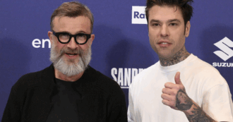 Copertina di “Referendum a Sanremo 2026? Qui non si può fare per par condicio, ho firmato. Altri ne hanno parlato? E allora che ca**o l’abbiamo firmato?”: così Fedez