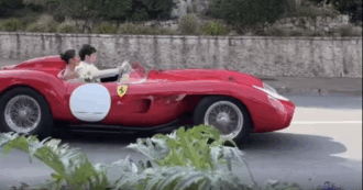 Copertina di Charles Leclerc si è sposato con Alexandra Saint Mleux: gli sposi in abito bianco, il sulla Ferrari da 30 milioni a Montecarlo