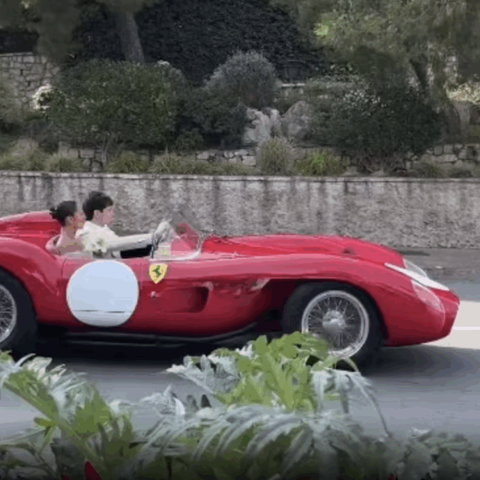 Charles Leclerc si è sposato con Alexandra Saint Mleux: gli sposi in abito bianco, il sulla Ferrari da 30 milioni a Montecarlo