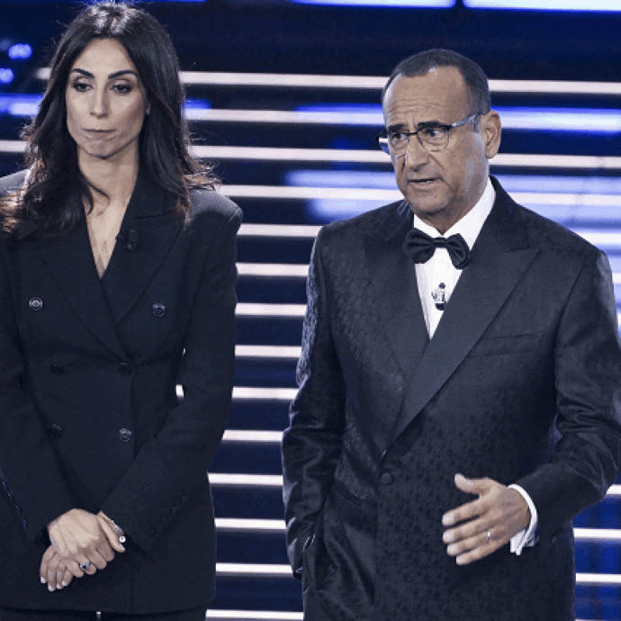 “Viviamo una contraddizione, dobbiamo festeggiare chi vince Sanremo ma non possiamo ignorare quello che succede nel mondo”: così Carlo Conti, Giorgia Cardinaletti e Laura Pausini aprono il Festival