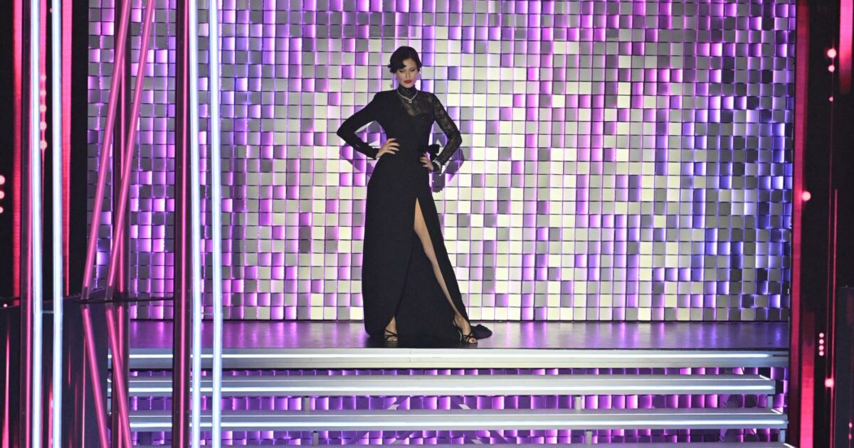 Sanremo 2026, i voti ai look della serata cover: Bianca Balti inarrivabile diva retrò. Laura Pausini non convince, Levante e Gaia come Britney e Madonna