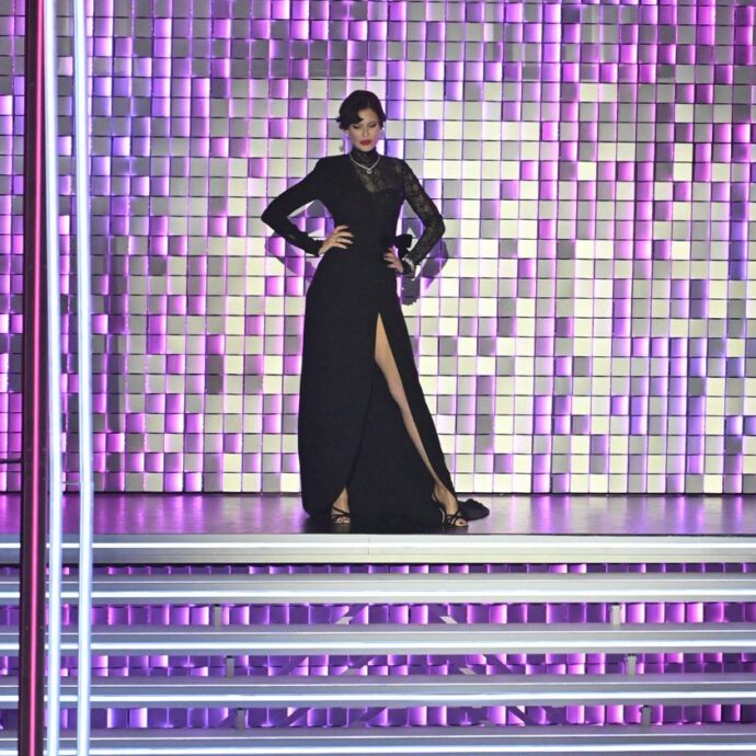 Sanremo 2026, i voti ai look della serata cover: Bianca Balti inarrivabile diva retrò. Laura Pausini non convince, Levante e Gaia come Britney e Madonna