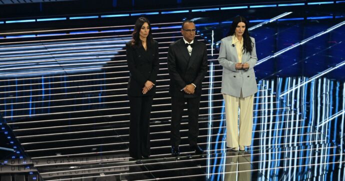 Sanremo 2026, la diretta della Finale: Carlo Conti, Giorgia Cardinaletti e Laura Pausini parlano del conflitto in Iran: “Basta odio”, Renga apre la gara