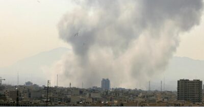 Copertina di Iran, attacco di Israele e Usa: "Khamenei probabilmente morto, si attende conferma". Teheran colpisce le basi statunitensi. Media iraniani: "Raid su una scuola, più di 50 morti". Mosca: "Aggressione immotivata"