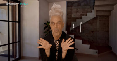 Copertina di “Euro=massa del mi piace al quadrato”: Crozza nei panni del professore di fisica Schettini. L’ironia dopo le polemiche contro il docente e l’ospitata a Sanremo