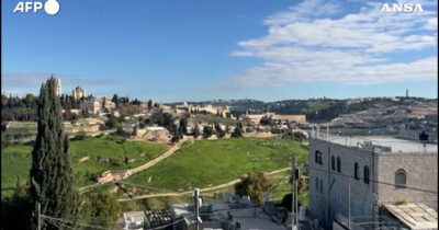 Copertina di “Attacco preventivo” di Israele contro l’Iran: sirene d’allarme suonano a Gerusalemme – Video