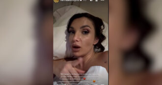 Copertina di Elettra Lamborghini delusa dopo la serata cover: “Tutti amici amici poi ti rubano la bici”. E va a dormire munita di tappi: “Sono nera”