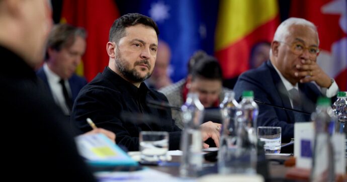 Europa irrilevante, ma Zelensky esulta: “Giusto liberarsi di un regime terrorista”