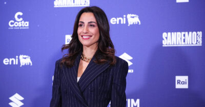 Copertina di “Non sono caduta dalle scale, è la cosa più rilevante. Ora torno al Tg1 e alla guerra”: così Giorgia Cardinaletti dopo Sanremo 2026