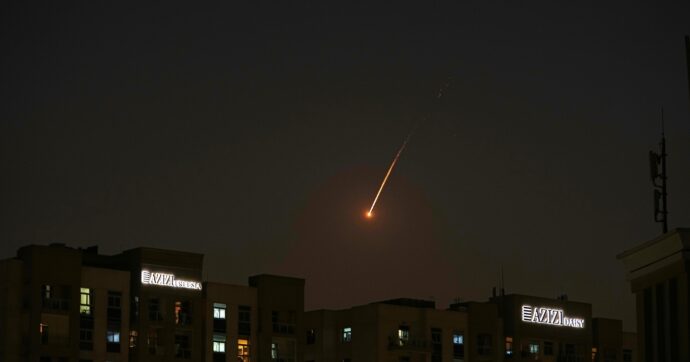 Migliaia di cittadini italiani bloccati in Medio Oriente: anche 200 studenti impegnati in un progetto a Dubai