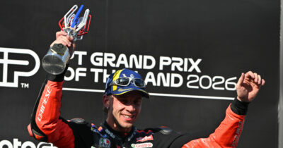 Copertina di MotoGp, trionfo di Bezzecchi al Gp Thailandia; Acosta secondo, Marquez out e Ducati indietro