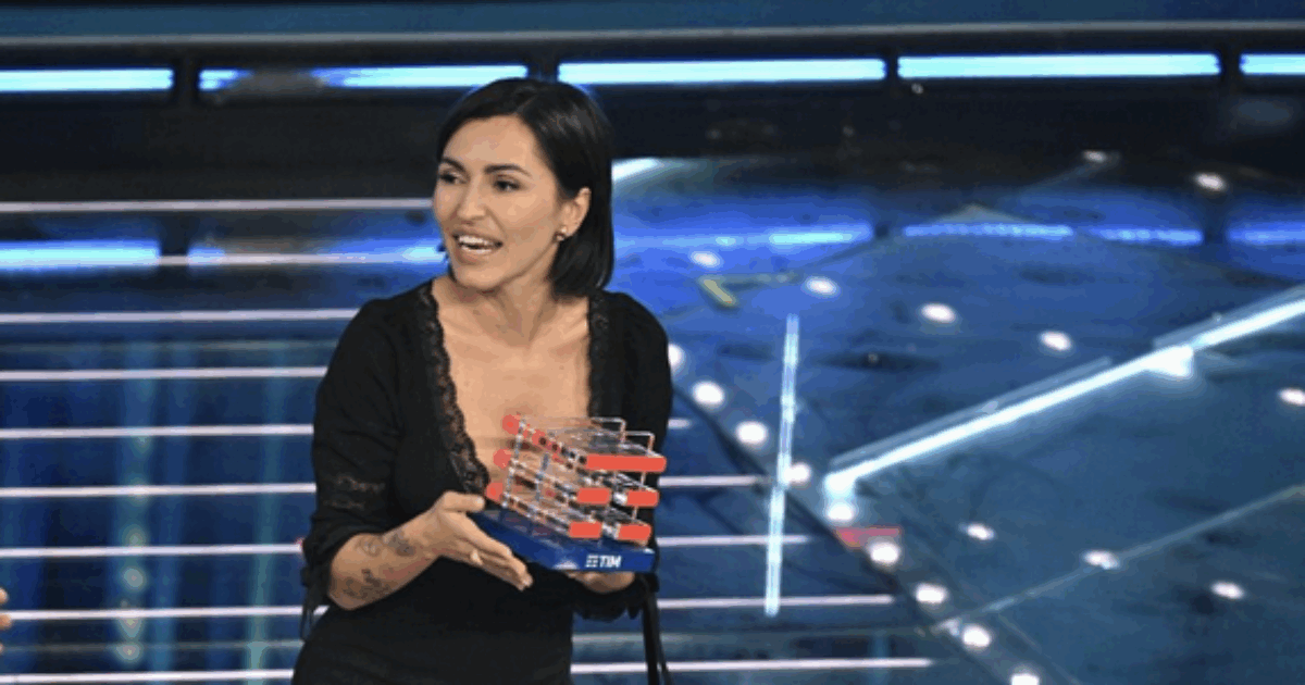 Serena Brancale ha indossato l’abito della mamma scomparsa per la finale di Sanremo 2026. Le sue parole